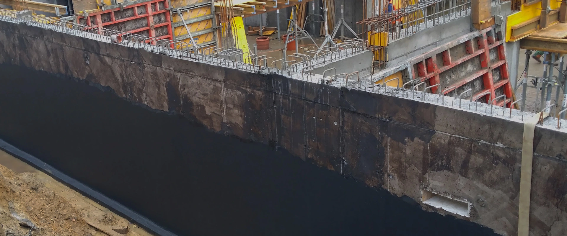 Revestimento espesso betuminoso modificado com polímeros (PMBC)